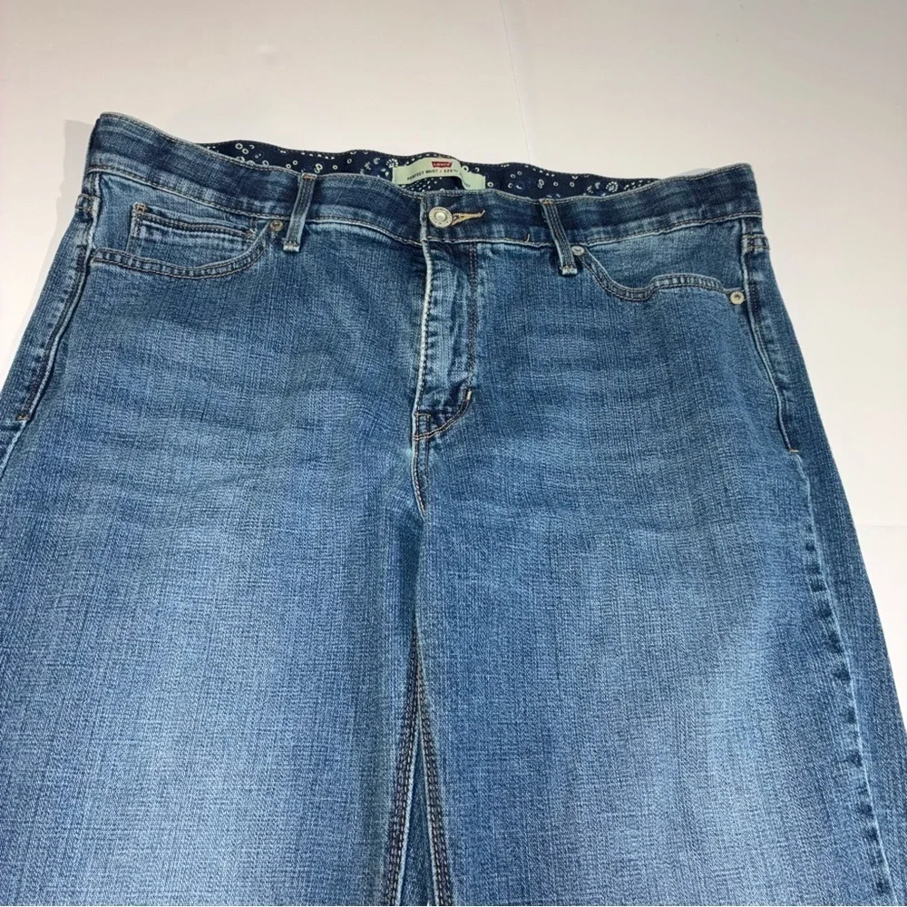Levi's 525 Perfect Waist Boot Cut Women's Jeans Size 16  Medium wash